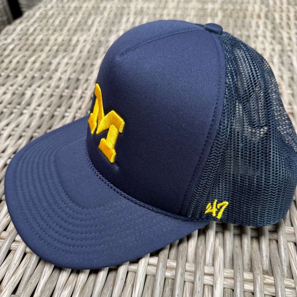 Michigan Wolverines Trucker Cap! Like NEW! - Picture 2 of 11